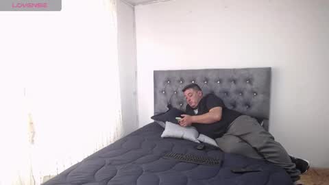 Snapshot of francoisroy chatting on April 2026 08:11:01 PM Juan online show from April 2026 08:11:01 PM