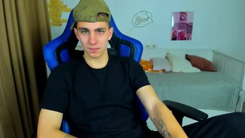 Snapshot of frank_mooree chatting on October 2025 04:38:01 AM Frank online show from October 2025 04:38:01 AM