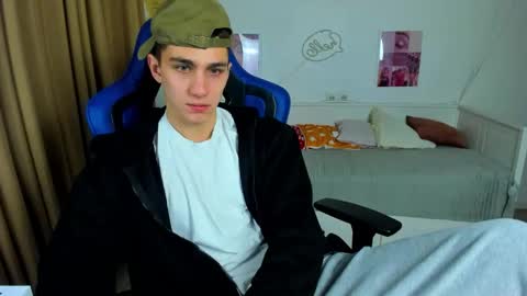 Snapshot of frank_mooree chatting on November 2025 04:21:01 AM Frank online show from November 2025 04:21:01 AM