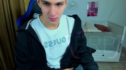 Snapshot of frank_mooree chatting on November 2025 04:51:01 AM Frank online show from November 2025 04:51:01 AM