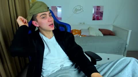 Snapshot of frank_mooree chatting on November 2025 06:07:02 AM Frank online show from November 2025 06:07:02 AM