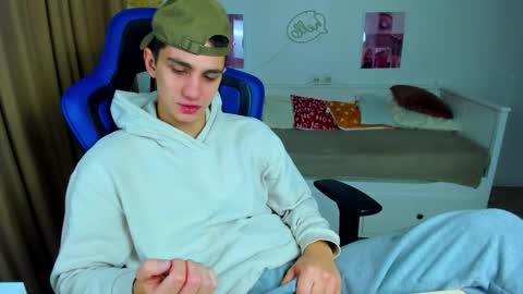 Snapshot of frank_mooree chatting on November 2025 04:26:02 AM Frank online show from November 2025 04:26:02 AM