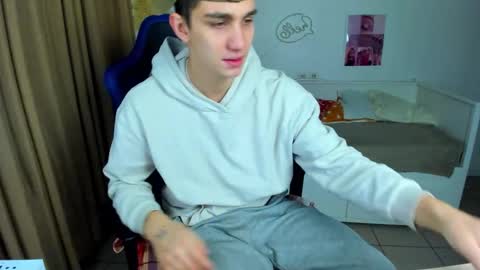 Snapshot of frank_mooree chatting on December 2025 05:39:02 AM Frank online show from December 2025 05:39:02 AM