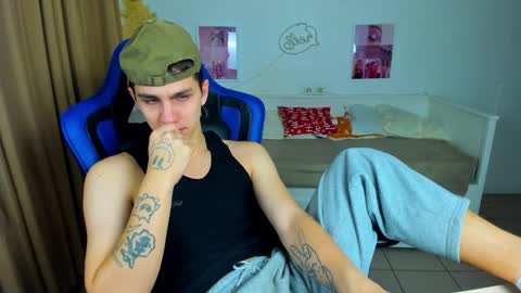 Snapshot of frank_mooree chatting on December 2025 05:27:02 AM Frank online show from December 2025 05:27:02 AM