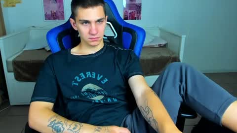 Snapshot of frank_mooree chatting on July 2026 11:02:02 AM Frank online show from July 2026 11:02:02 AM