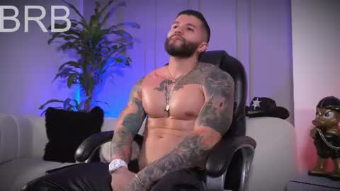Snapshot of frankfarrellx chatting on June 2026 09:19:02 PM Frank Farrell. Hey remember to give me a thumbs up Ty online show from June 2026 09:19:02 PM