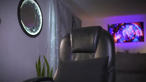 Snapshot of frankfarrellx chatting on July 2026 05:23:01 AM Frank Farrell. Hey remember to give me a thumbs up Ty online show from July 2026 05:23:01 AM