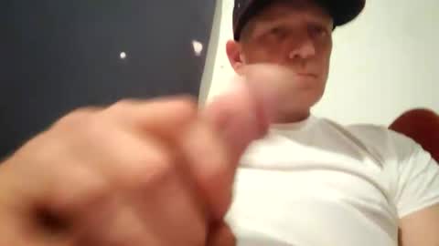 Snapshot of frankieblueeyes4u chatting on April 2026 04:32:01 AM Famous Blue Eyes online show from April 2026 04:32:01 AM