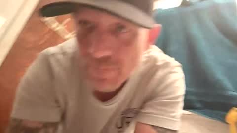 Snapshot of frankieblueeyes4u chatting on May 2026 07:39:01 AM Famous Blue Eyes online show from May 2026 07:39:01 AM