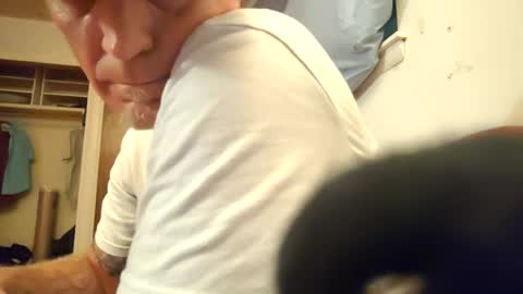 Snapshot of frankieblueeyes4u chatting on June 2026 08:22:02 AM Famous Blue Eyes online show from June 2026 08:22:02 AM