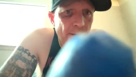 Snapshot of frankieblueeyes4u chatting on June 2026 02:18:02 PM Famous Blue Eyes online show from June 2026 02:18:02 PM