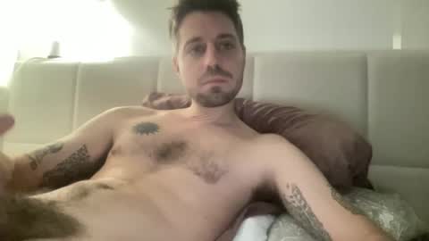 Snapshot of frankybiiig chatting on December 2024 07:06:01 PM thegoodandbiiig online show from December 2024 07:06:01 PM