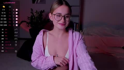 Snapshot of frannpalmer chatting on November 2025 04:51:02 PM Frann online show from November 2025 04:51:02 PM