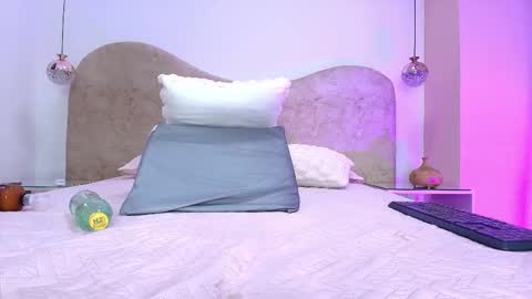 FRANYELY online show from November 2025 07:24:02 PM