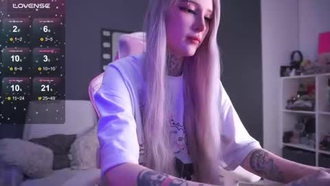 Snapshot of fraulein_mooon chatting on January 2026 06:24:02 PM Asya UwU online show from January 2026 06:24:02 PM