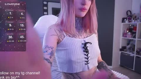 Snapshot of fraulein_mooon chatting on May 2026 06:26:01 PM Asya UwU online show from May 2026 06:26:01 PM