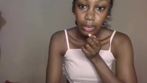 Snapshot of freaky_beauty chatting on April 2026 08:04:01 AM freaky_beauty online show from April 2026 08:04:01 AM