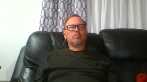 Snapshot of freddieknuck chatting on June 2026 04:05:01 AM Just Fred online show from June 2026 04:05:01 AM