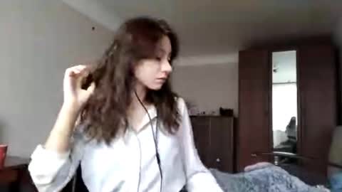 Mia online show from October 2025 07:30:02 AM