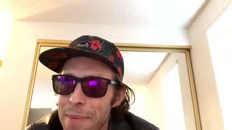 Snapshot of freeyourmind247 chatting on December 2024 06:17:01 PM freeyourmind247 online show from December 2024 06:17:01 PM