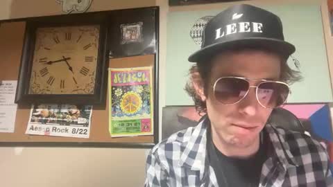 Snapshot of freeyourmind247 chatting on January 2025 10:07:02 PM freeyourmind247 online show from January 2025 10:07:02 PM