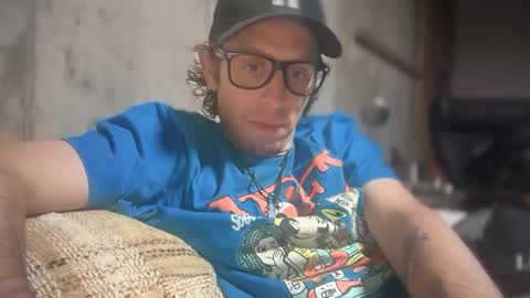 Snapshot of freeyourmind247 chatting on January 2025 12:43:02 AM freeyourmind247 online show from January 2025 12:43:02 AM