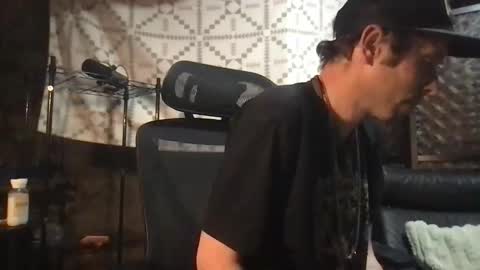 Snapshot of freeyourmind247 chatting on April 2026 08:07:01 AM freeyourmind247 online show from April 2026 08:07:01 AM