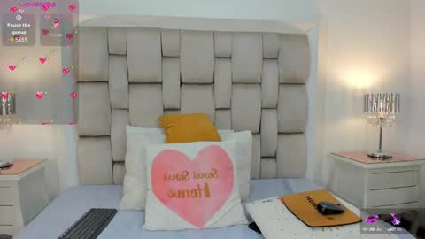 Snapshot of frehia_dimou chatting on October 2025 11:40:01 AM Frehia online show from October 2025 11:40:01 AM