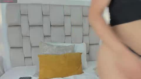 Snapshot of frehia_dimou chatting on October 2025 11:40:01 AM Frehia online show from October 2025 11:40:01 AM