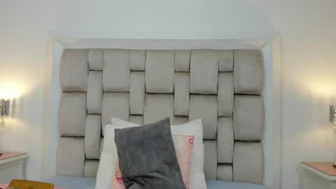 Snapshot of frehia_dimou chatting on April 2026 11:40:01 AM Frehia online show from April 2026 11:40:01 AM