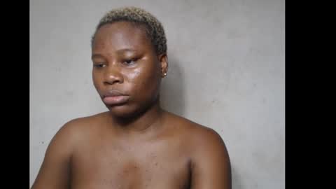 Snapshot of frekkymorelle chatting on October 2025 04:42:01 AM frekkymorelle online show from October 2025 04:42:01 AM