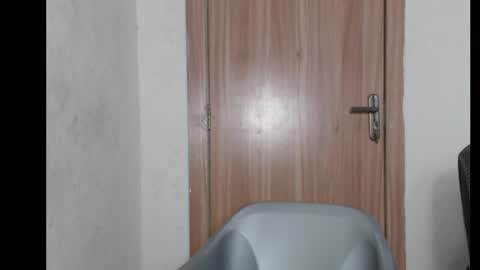 Snapshot of frekkymorelle chatting on November 2025 07:05:02 AM frekkymorelle online show from November 2025 07:05:02 AM