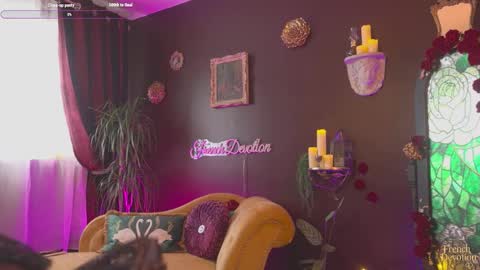 Snapshot of french_devotion chatting on March 2026 02:45:01 PM Louise or Lou 3 online show from March 2026 02:45:01 PM