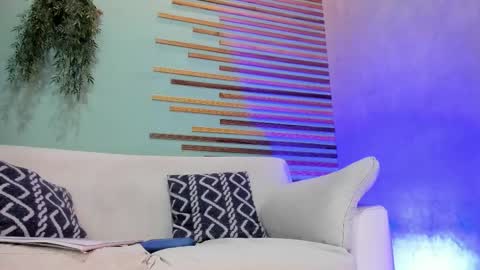 Xavier online show from November 2025 07:45:02 PM