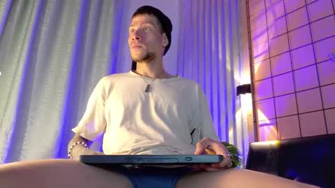 Xavier online show from February 2026 07:40:01 AM