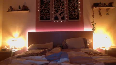 French Horny Bibs online show from December 2024 08:36:02 PM