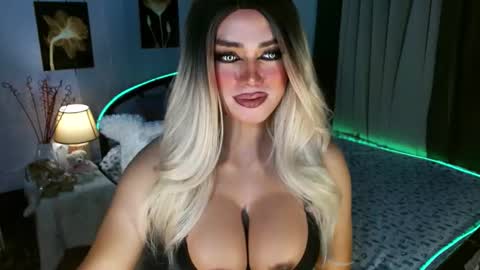Snapshot of freya_lovestocum chatting on March 2026 02:12:02 PM Miss Frea online show from March 2026 02:12:02 PM