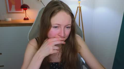 Snapshot of freya_nilsson chatting on December 2024 04:05:01 PM Freya online show from December 2024 04:05:01 PM