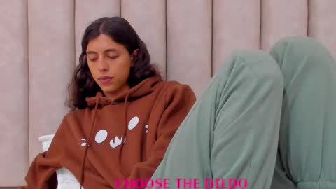 FREYA online show from October 2025 08:10:01 PM