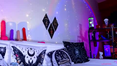 Freya online show from February 2025 05:00:01 AM