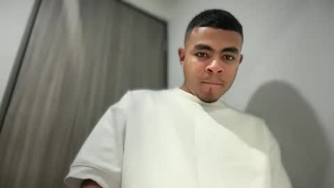 freyva_ online show from January 2025 03:37:02 AM