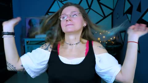 Frida Tander online show from December 2024 09:22:01 AM