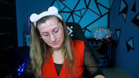 Frida Tander online show from December 2024 12:16:01 PM