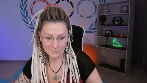 Frida Tander online show from December 2025 05:14:02 AM