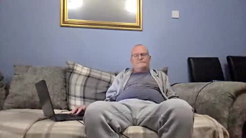 friendlydave528793 online show from December 2025 07:07:01 PM