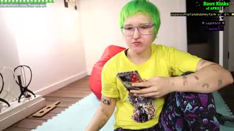 Snapshot of frogessjay chatting on April 2026 08:36:02 PM Jaywise Frogfoot online show from April 2026 08:36:02 PM