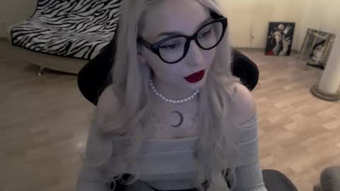 Lilith online show from October 2025 04:06:02 PM