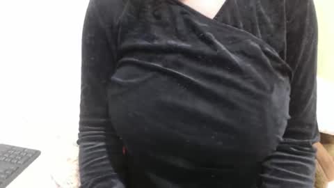 fruity28 online show from October 2025 09:00:02 AM