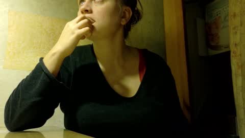 Snapshot of frumcake chatting on December 2025 02:52:01 AM FrumCake online show from December 2025 02:52:01 AM