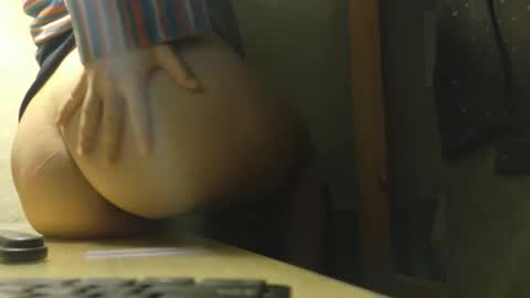 Snapshot of frumcake chatting on January 2026 04:16:01 AM FrumCake online show from January 2026 04:16:01 AM